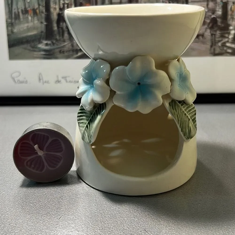 Blue & White Hibiscus Ceramic Wax‎ Warmer - NWOT